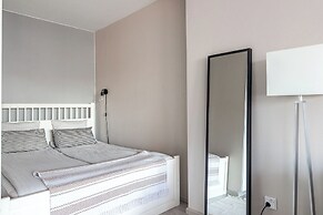 Bright & Cozy, Renovated Studio in the Center