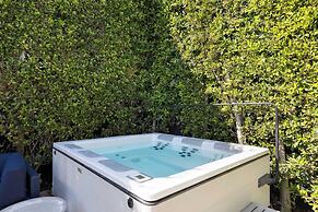 Stone Lagoon by Avantstay Steps to the Beach + Backyard Oasis!