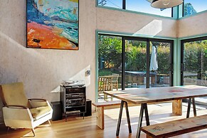 Artist's Colourful Casa with Spa Pool