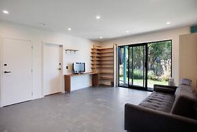 Artist's Colourful Casa with Spa Pool