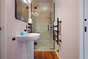 Artist's Colourful Casa with Spa Pool