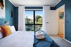 Artist's Colourful Casa with Spa Pool