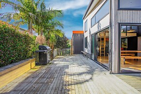 Artist's Colourful Casa with Spa Pool