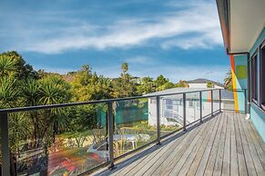 Artist's Colourful Casa with Spa Pool