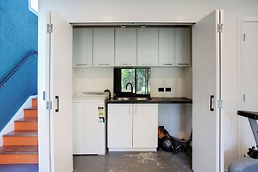 Artist's Colourful Casa with Spa Pool