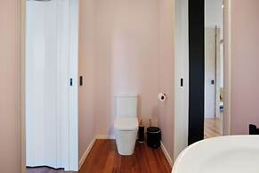 Artist's Colourful Casa with Spa Pool