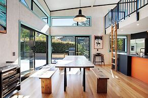 Artist's Colourful Casa with Spa Pool