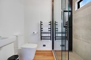 Artist's Colourful Casa with Spa Pool