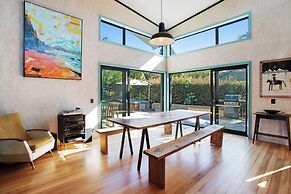 Artist's Colourful Casa with Spa Pool