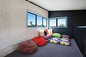 Artist's Colourful Casa with Spa Pool