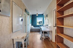 Artist's Colourful Casa with Spa Pool