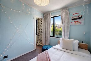 Artist's Colourful Casa with Spa Pool