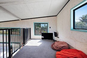 Artist's Colourful Casa with Spa Pool