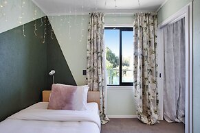 Artist's Colourful Casa with Spa Pool