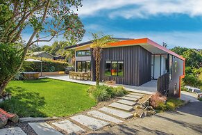 Artist's Colourful Casa with Spa Pool