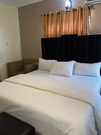 Bamod Hotel and Suites