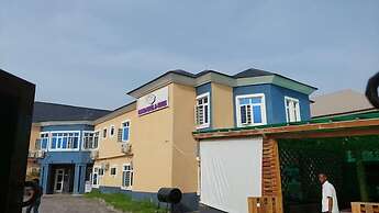 Bamod Hotel and Suites