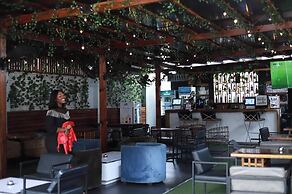 Montcrest Hotel & Lounge
