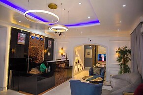 Montcrest Hotel & Lounge