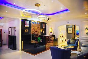 Montcrest Hotel & Lounge