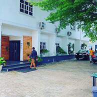 Montcrest Hotel & Lounge