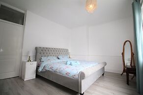 Whitley Bay - Sleeps 6 - Refurbished Throughout