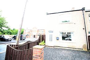 Whitley Bay - Sleeps 6 - Refurbished Throughout