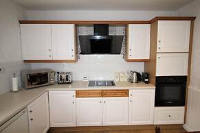 Whitley Bay - Sleeps 6 - Refurbished Throughout