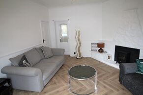 Whitley Bay - Sleeps 6 - Refurbished Throughout
