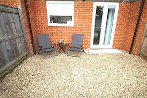 2 Bed House - Large Garden - Pet Friendly