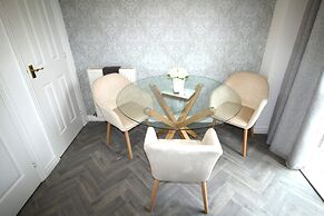 2 Bed House - Large Garden - Fully Refurbished