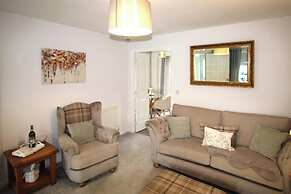 2 Bed House - Large Garden - Pet Friendly
