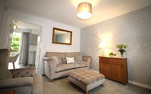 2 Bed House - Large Garden - Fully Refurbished