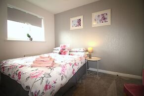 2 Bed House - Large Garden - Fully Refurbished