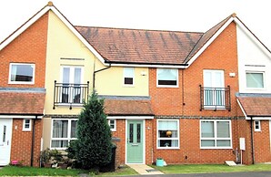 2 Bed House - Large Garden - Pet Friendly