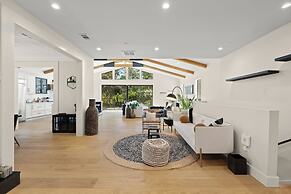 Oakland Hills Farmhouse Stunner + Game Room + Ac