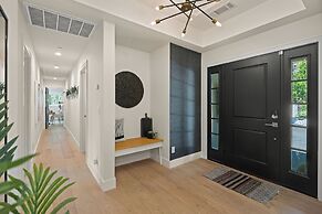 Oakland Hills Farmhouse Stunner + Game Room + Ac