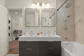 Oakland Hills Farmhouse Stunner + Game Room + Ac