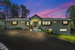 Oakland Hills Farmhouse Stunner + Game Room + Ac