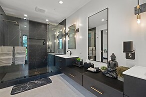 Oakland Hills Farmhouse Stunner + Game Room + Ac