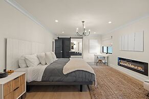 Oakland Hills Farmhouse Stunner + Game Room + Ac