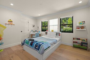 Oakland Hills Farmhouse Stunner + Game Room + Ac