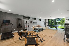 Oakland Hills Farmhouse Stunner + Game Room + Ac