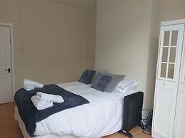 Blackpool - 1-bed Apartment - Sleeps 3 - Pets Allowed Smoking There is