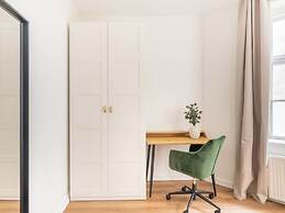 Sanders Noble - Fantastic 5-bdr Apt in the Capital