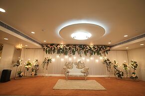 The Grand Oasis Hotel & Resort