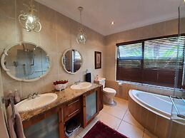 Or Tambo Airport Holiday Home