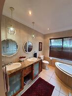 Or Tambo Airport Holiday Home