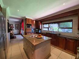 Or Tambo Airport Holiday Home