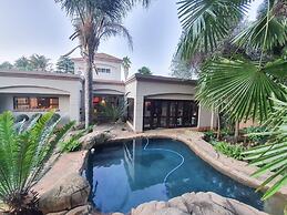 Or Tambo Airport Holiday Home